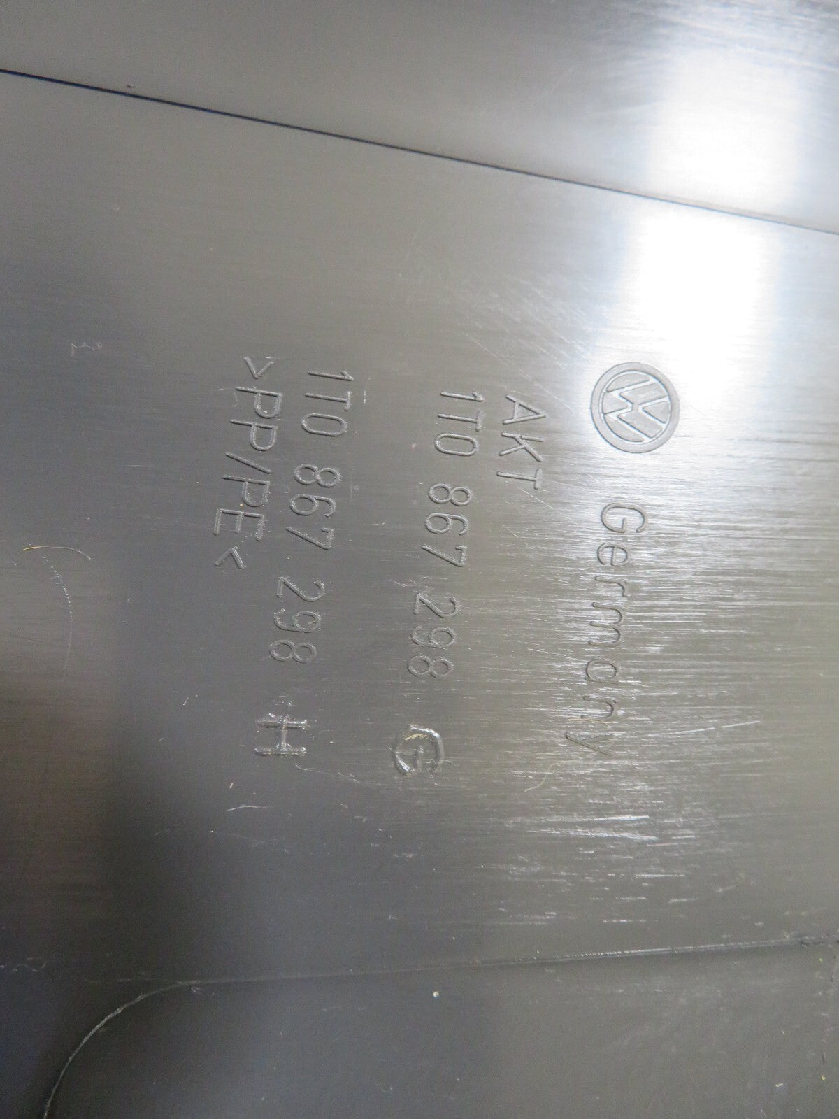 VOLKSWAGEN VW TOURAN RH OS DRIVER B PILLAR TRIM 1T0867298 2003-2009 NO4