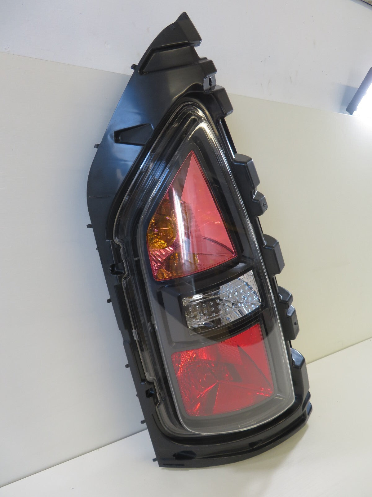 KIA SOUL NS PASSENGER REAR TAIL LIGHT TYC 11-11960-01-2 2009-2012