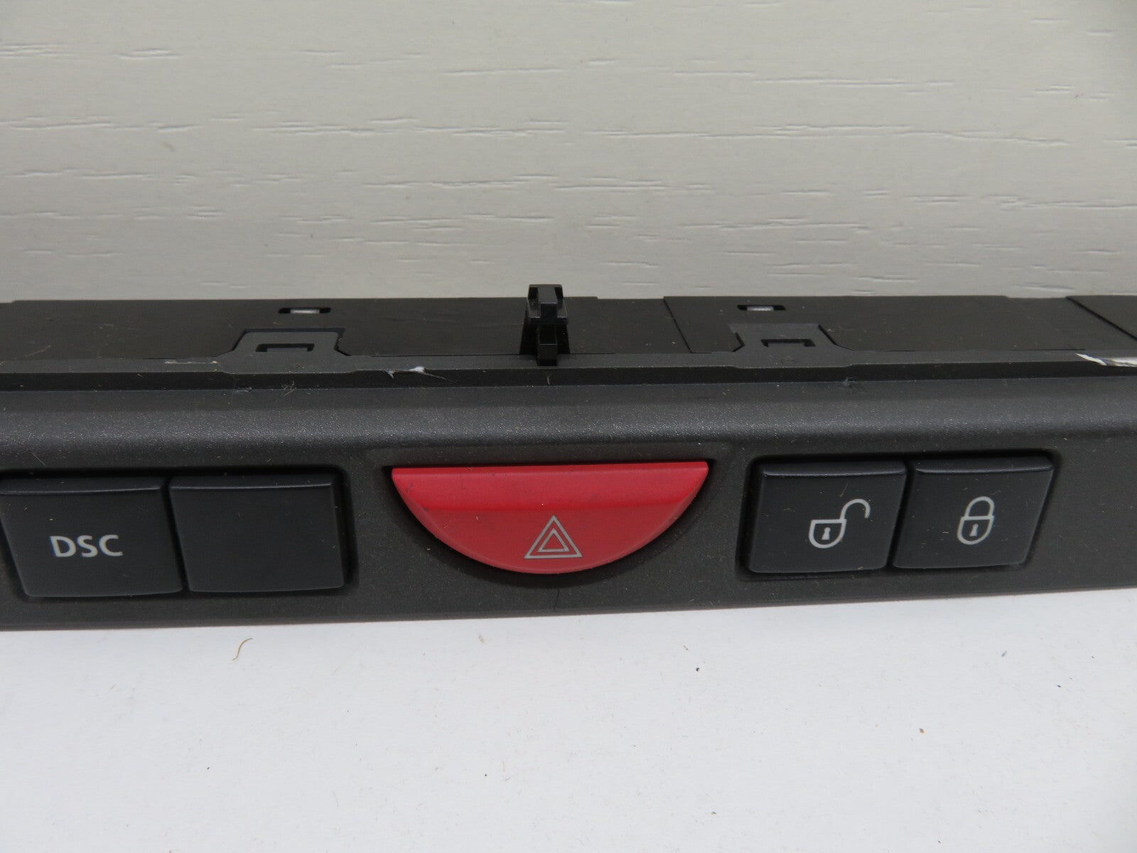 LAND ROVER DISCOVERY 3 HAZARD SWITCH DOOR LOCK SWITCHES 2005-2009 1212-12