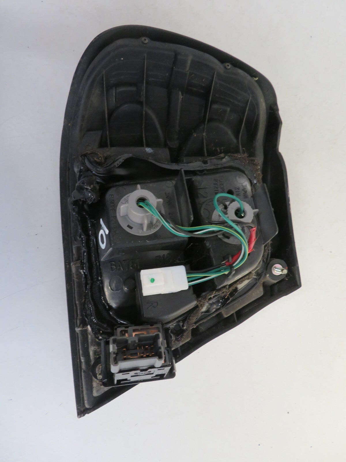 NISSAN ALMERA OS DRIVER REAR OUTER TAIL LIGHT 1998-2000 1624-10