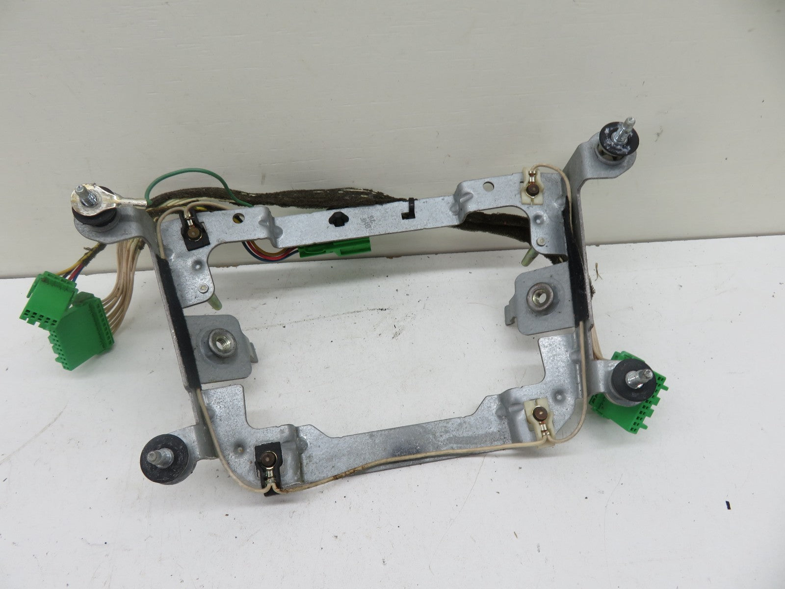 VOLVO V70 MK2 STEERING WHEEL EARTH MOUNTING BRACKET 2000-2007 1241-6