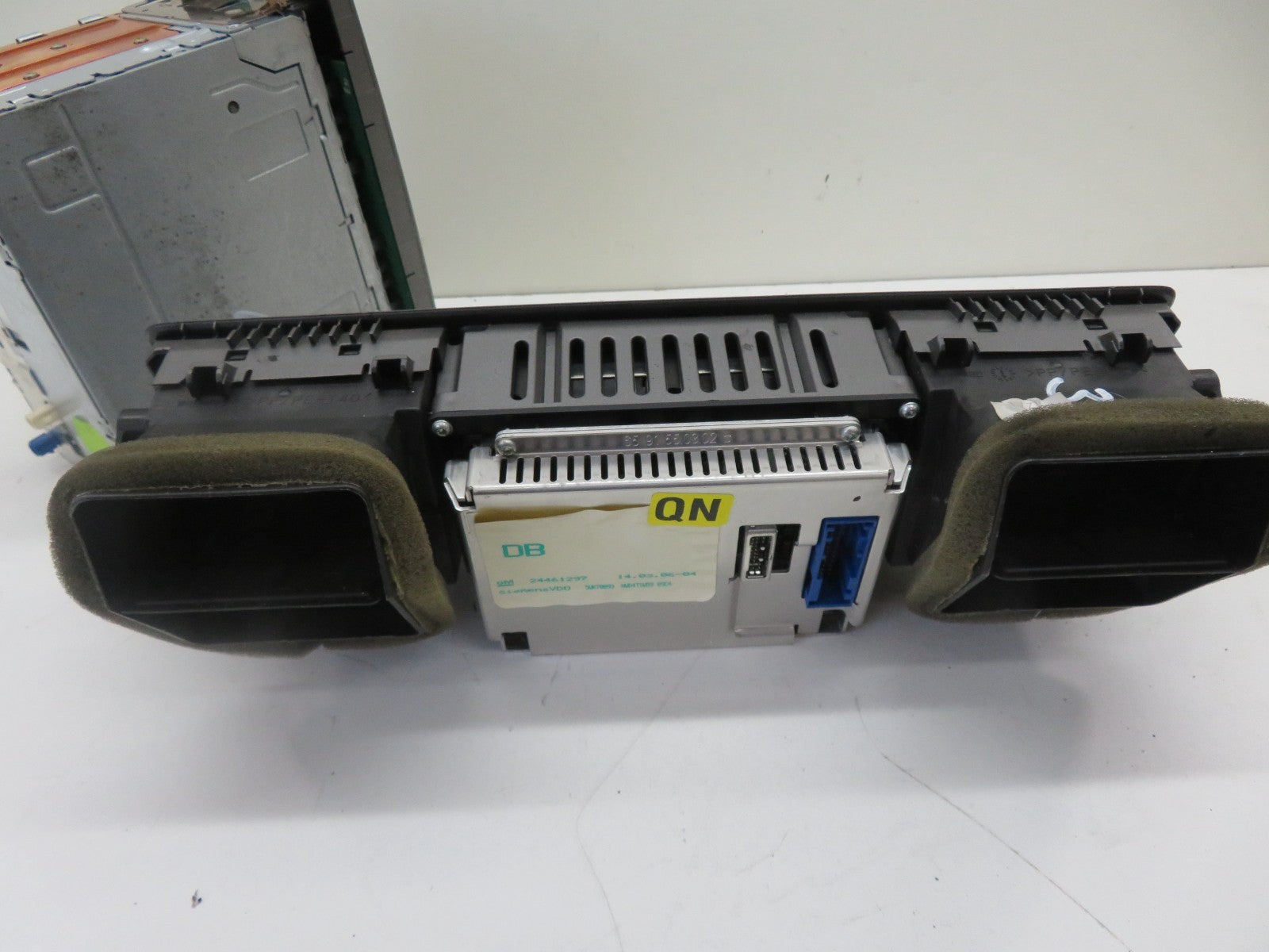 VAUXHALL VECTRA C HEAD UNIT WITH DISPLAY 13188477 24461297 2002-2008 KF55-3