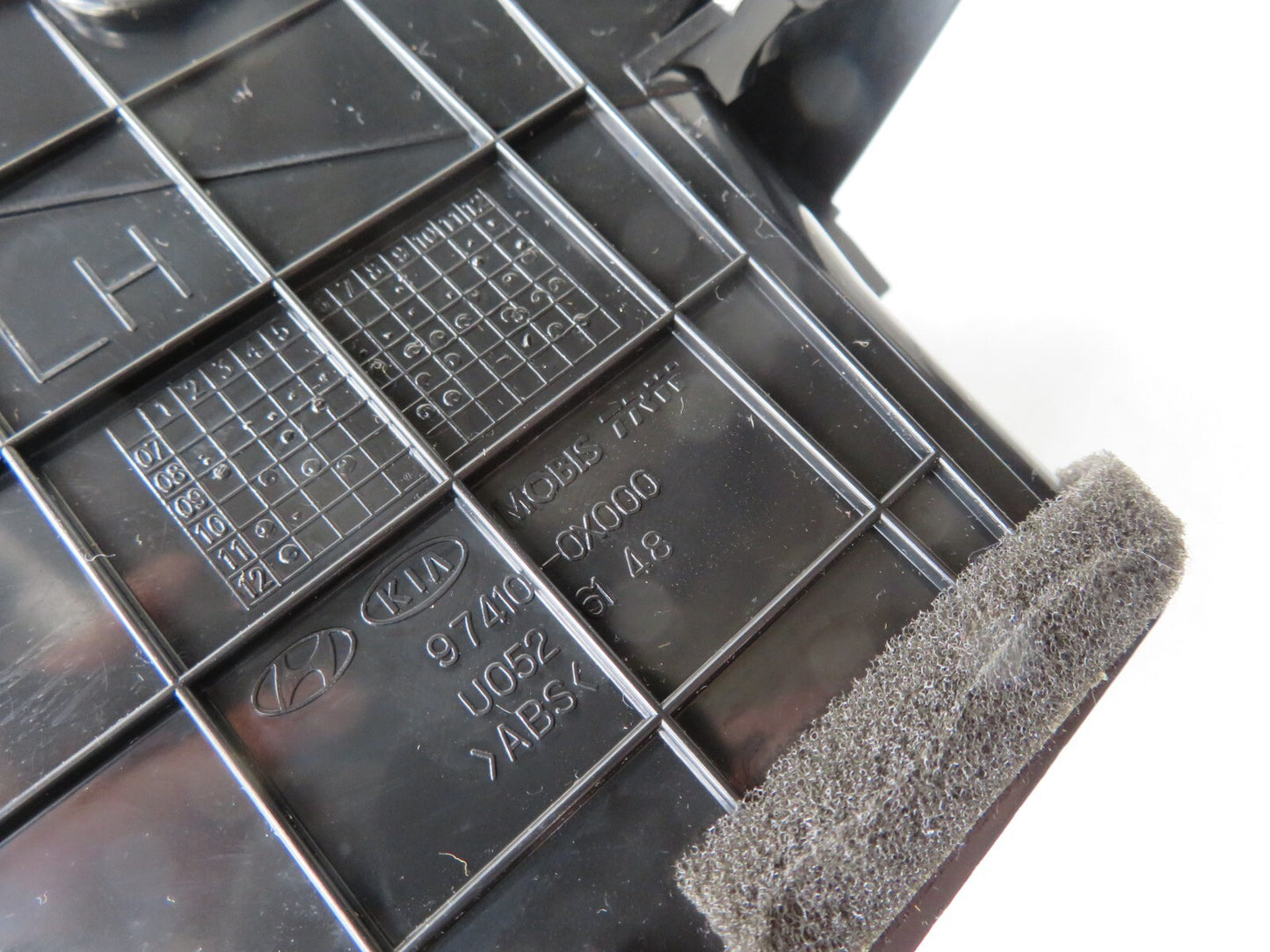 HYUNDAI I10 CENTRE CONSOLE AIR VENTS 2011-2013 A1355-2