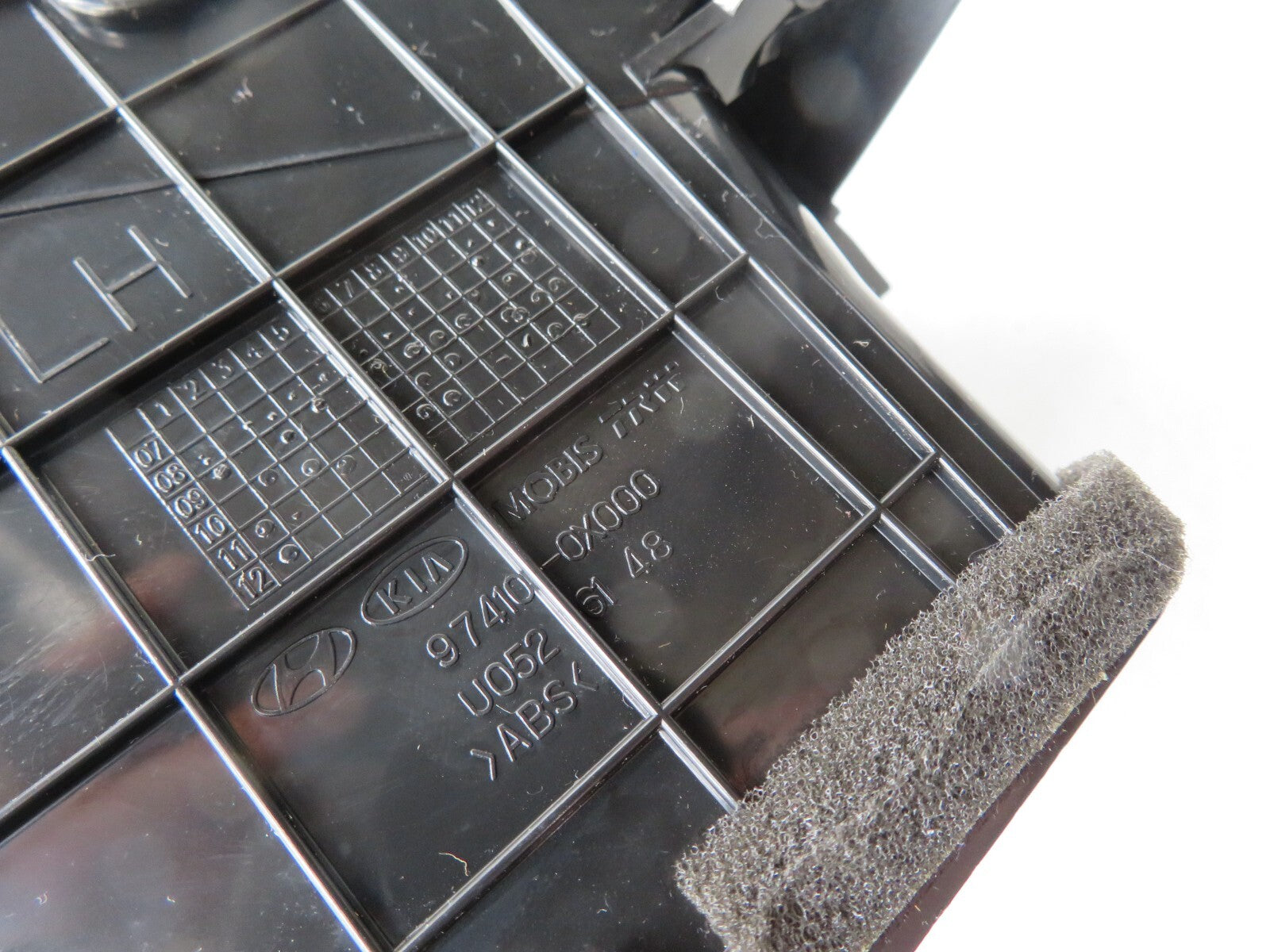 HYUNDAI I10 CENTRE CONSOLE AIR VENTS 2011-2013 A1355-2