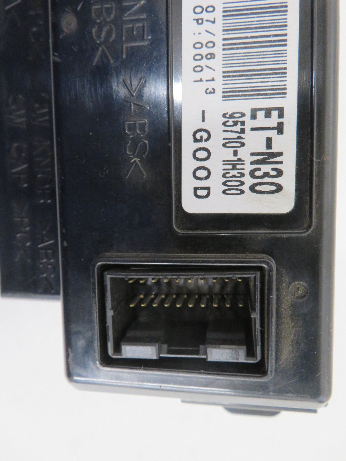 KIA CEED RADIO DISPLAY SCREEN 95710-1H300 2006-2012 MIX1348-10