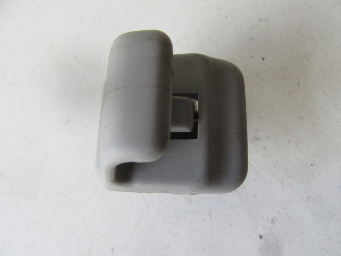 DAIHATSU YRV SUN VISOR CLIP 2000-2005 HW03