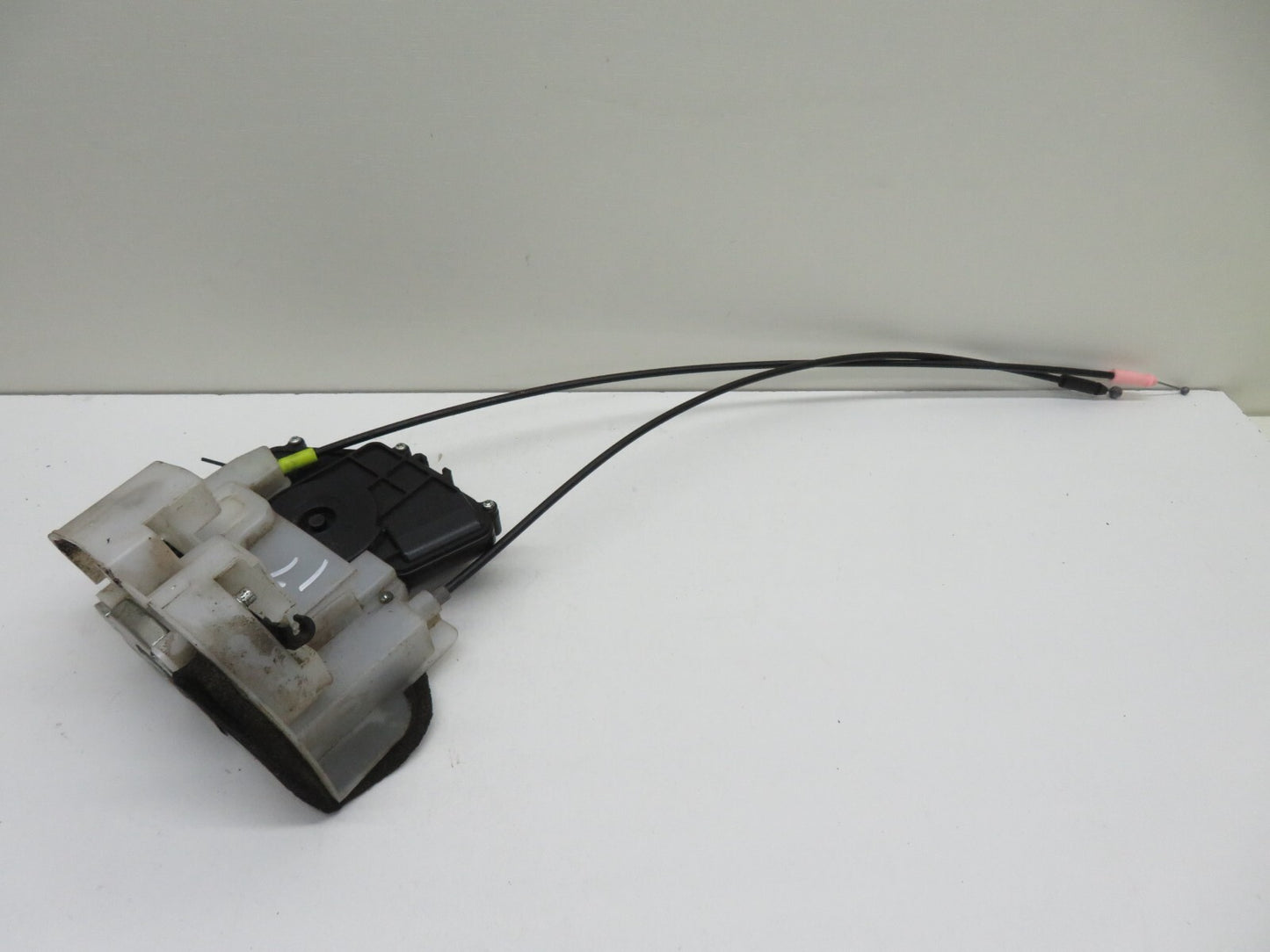 SUBARU FORESTER NSF PASSENGER FRONT DOOR LOCK CATCH 2008-2013 A601-17