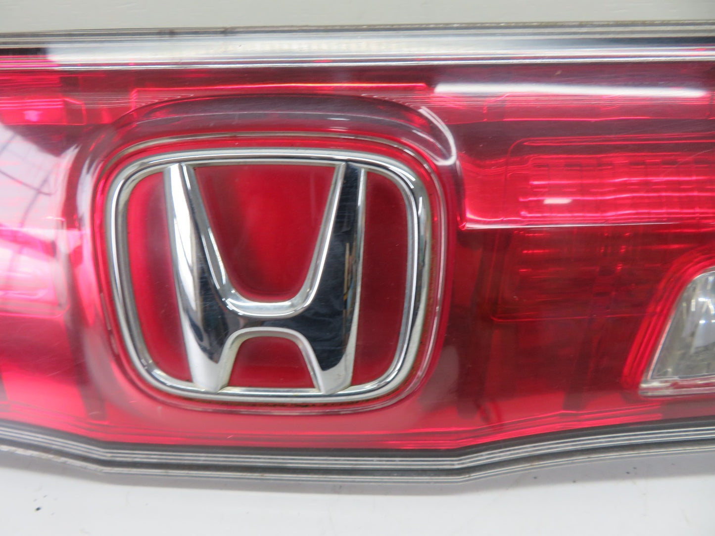 HONDA CIVIC MK8 REAR CENTER TAIL LIGHT HANDLE 2006-2011