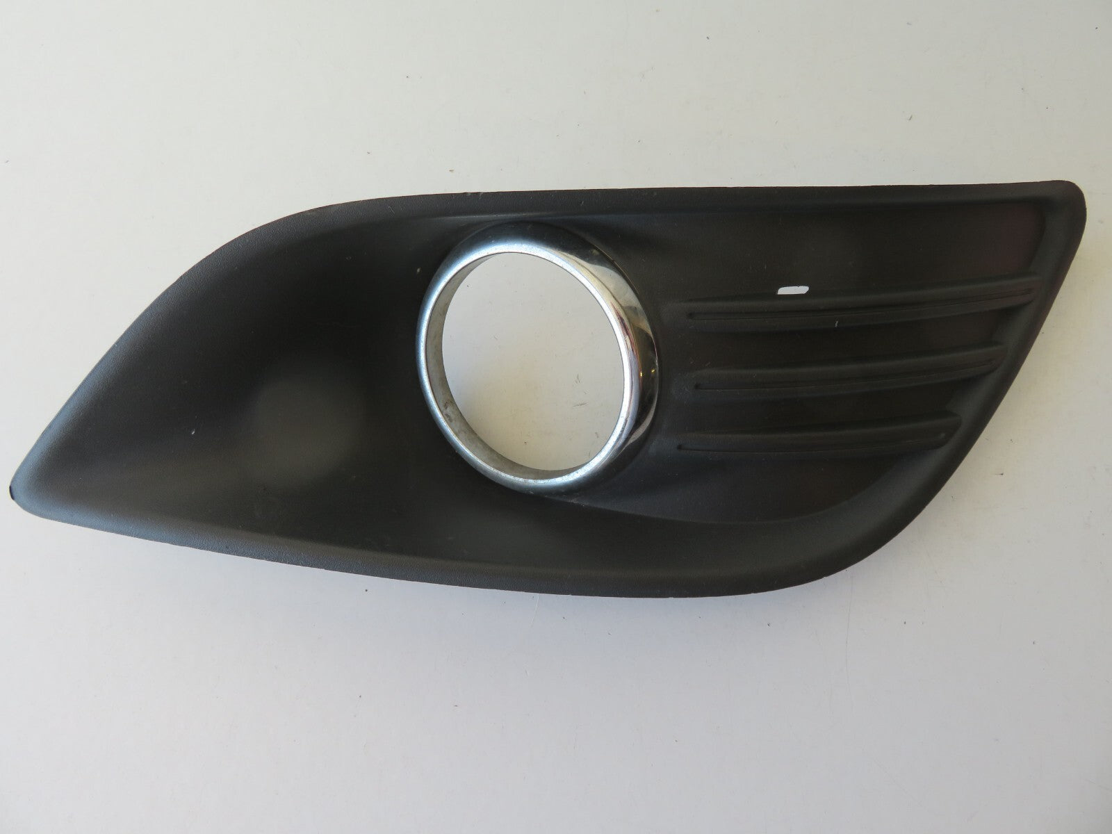 FORD FOCUS MK2 OS FRONT FOG LIGHT SURROUND TRIM 2008-2011 AMS1410