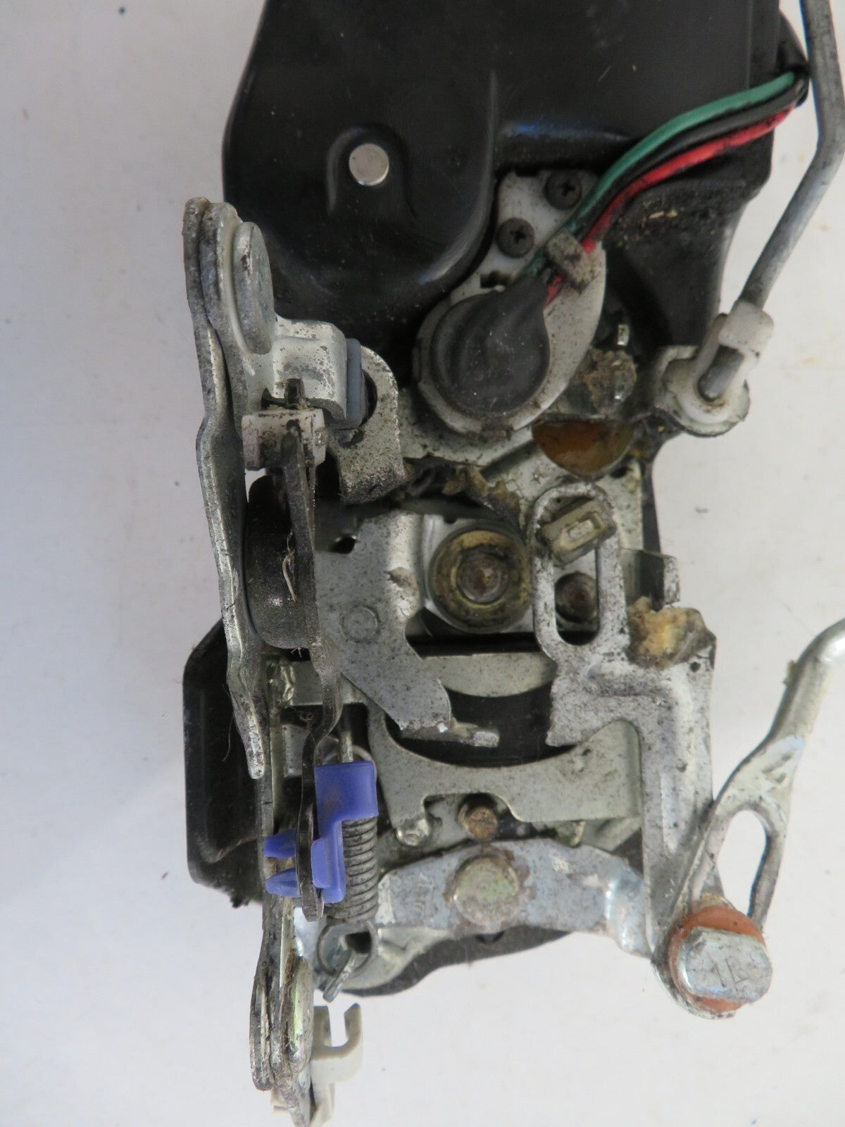 SUZUKI SWIFT GLS OSF 3DR DOOR LOCK CATCH 1988-2002 1439-3