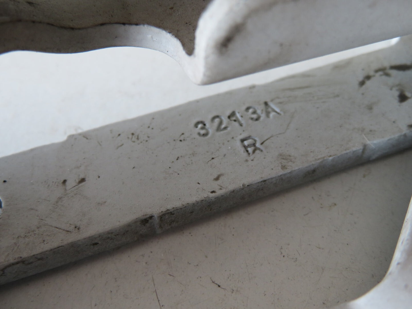 BMW 1 SERIES F20 BONNET HINGES IN WHITE 2012-2018 AMS1310