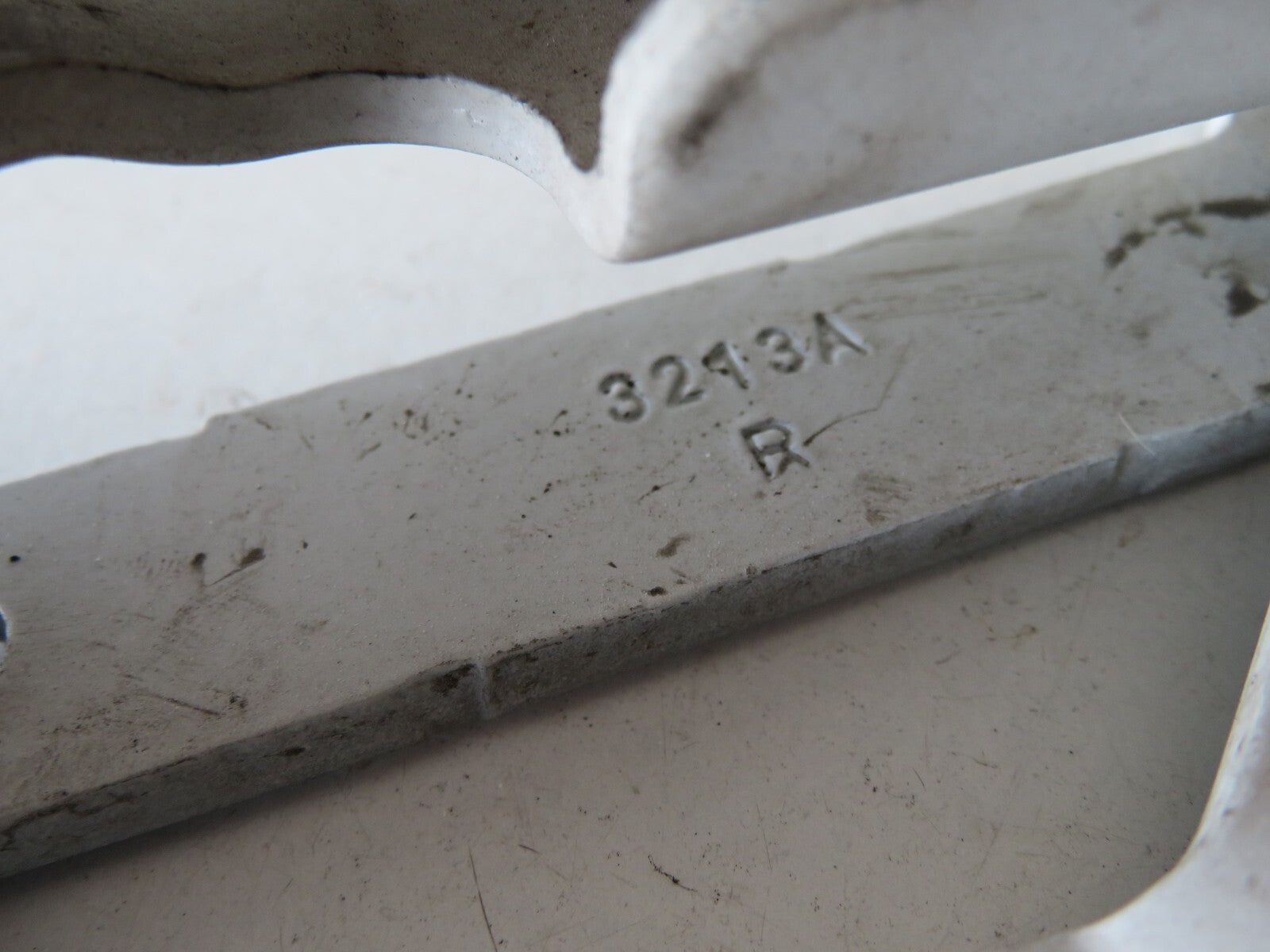 BMW 1 SERIES F20 BONNET HINGES IN WHITE 2012-2018 AMS1310