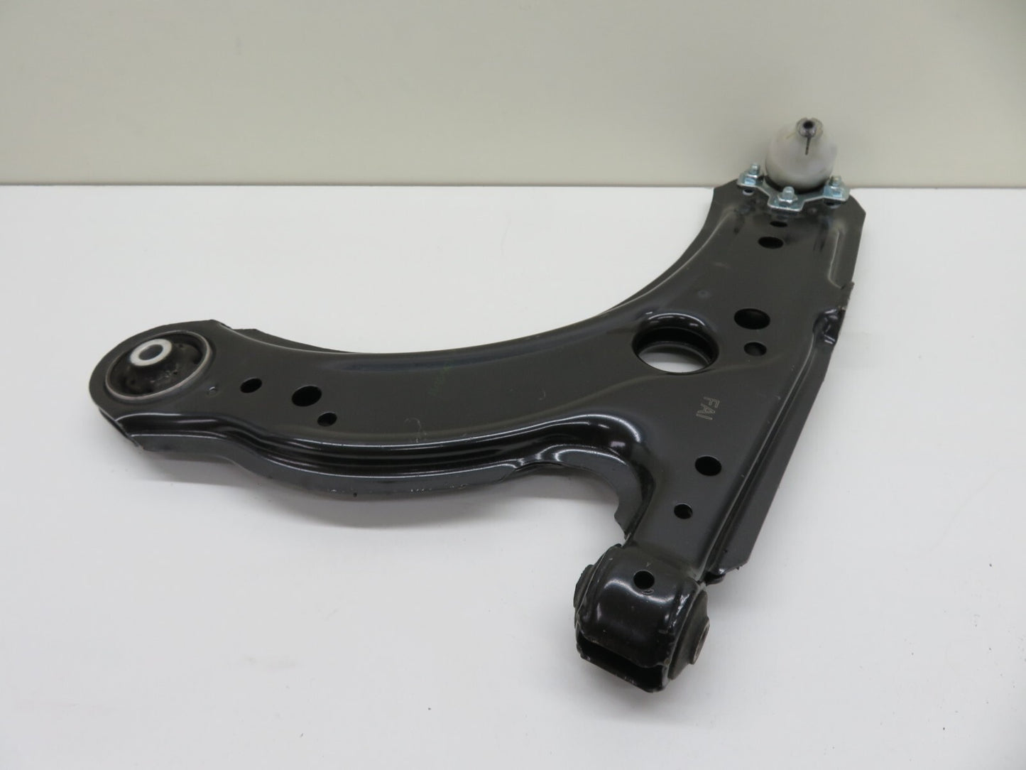 NS PASSENGER LEFT FRONT LOWER WISHBONE ARM FOR VW GOLF MK4 1998-2003