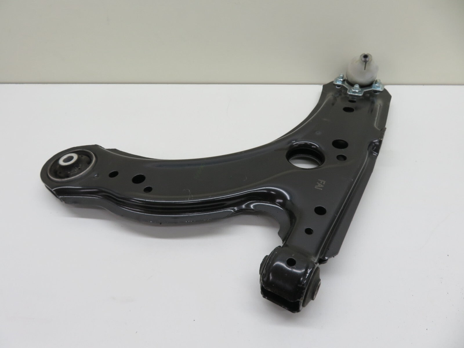 NS PASSENGER LEFT FRONT LOWER WISHBONE ARM FOR VW GOLF MK4 1998-2003