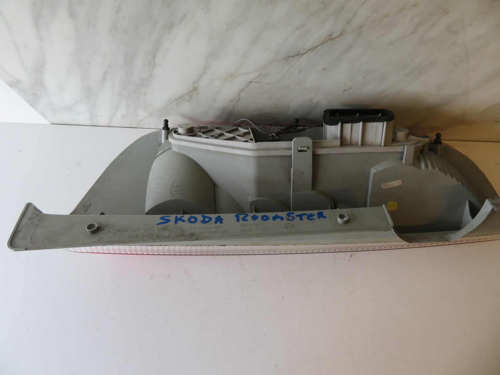 SKODA ROOMSTER OS DRIVER SIDE REAR TAIL LIGHT 5j7945096 2007-2013