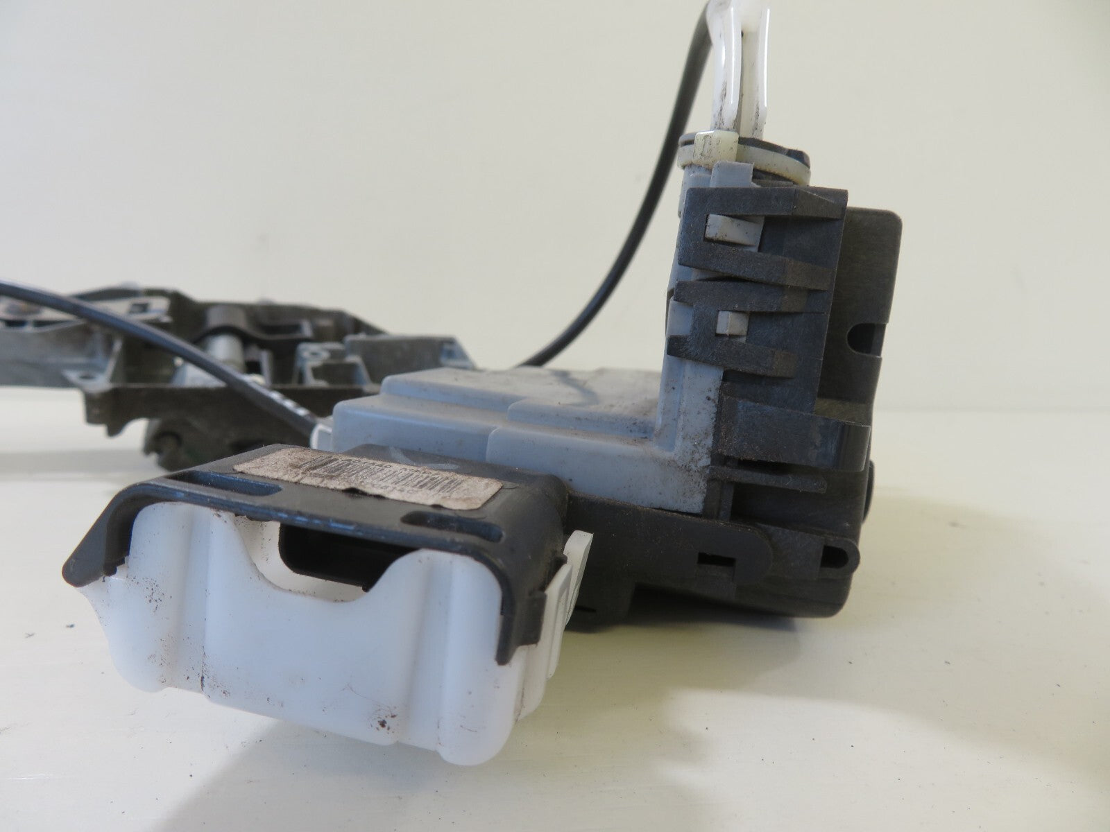 PEUGEOT 308 NSR DOOR LOCK CATCH 2007-2013 1410-3