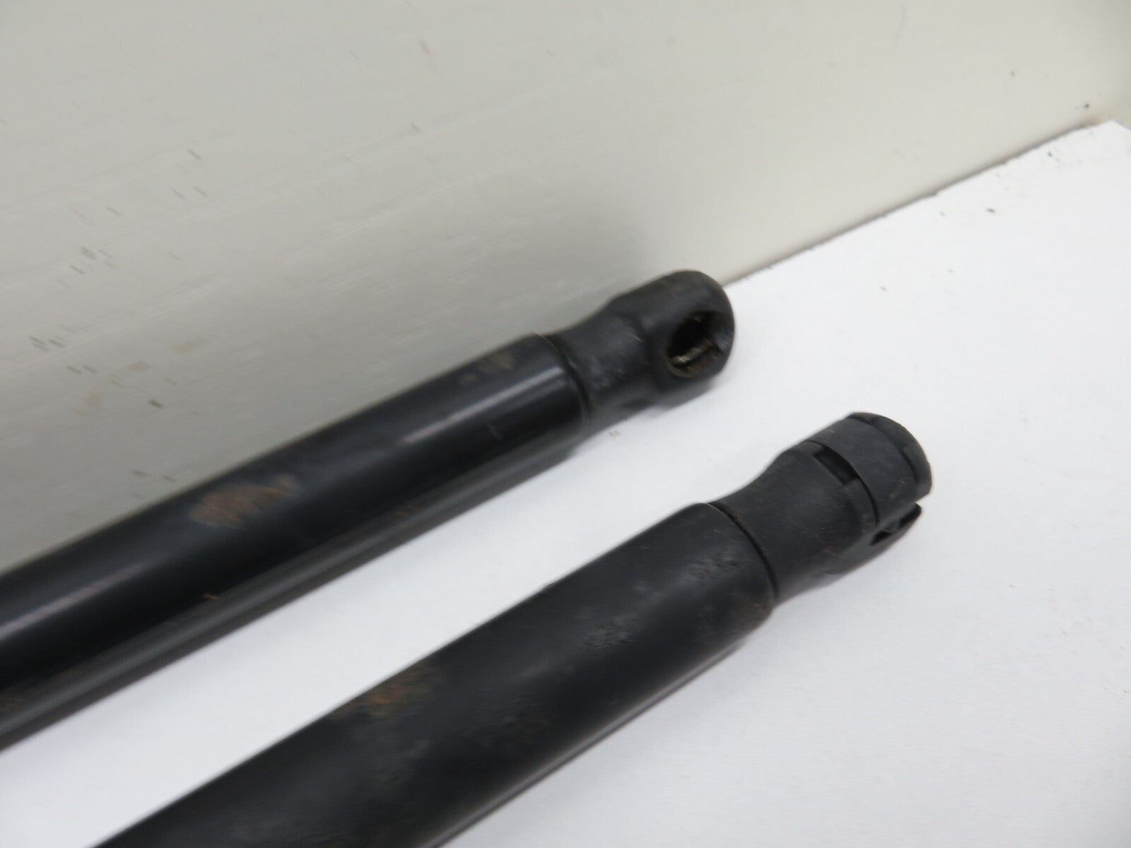 FORD FIESTA MK7 ST180 TAILGATE BOOT STRUTS PAIR 2013-2017 1549-10