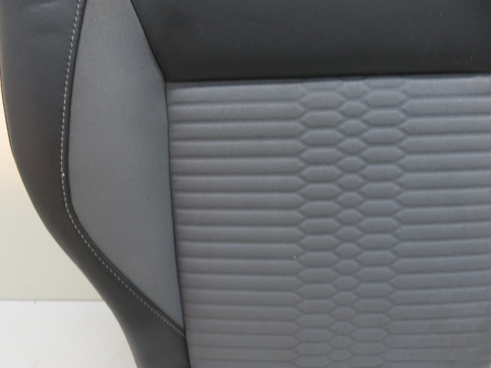 FORD FIESTA MK7 ST180 OS DRIVER REAR SEAT BACK REST (SEE PHOTOS) 2013-2017