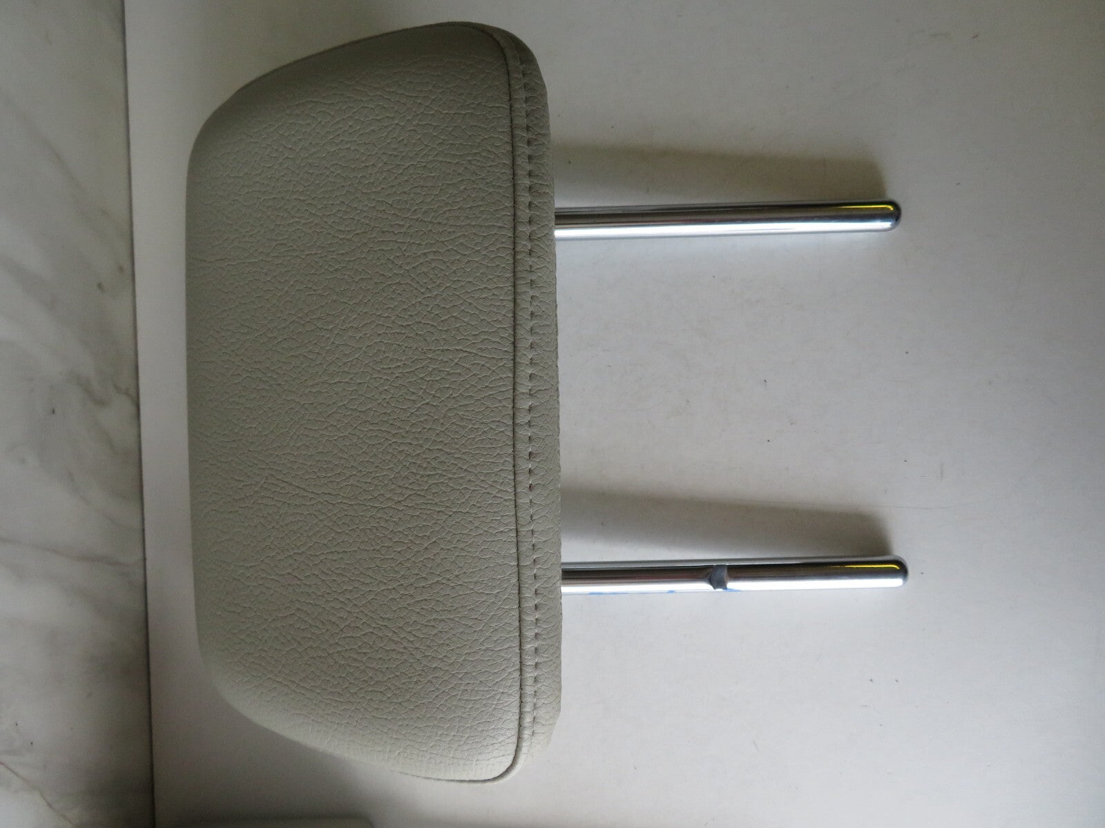 SAAB 93 CONVERTIBLE REAR LEATHER CREAM HEADREST 2004-2012 AMS1605-2