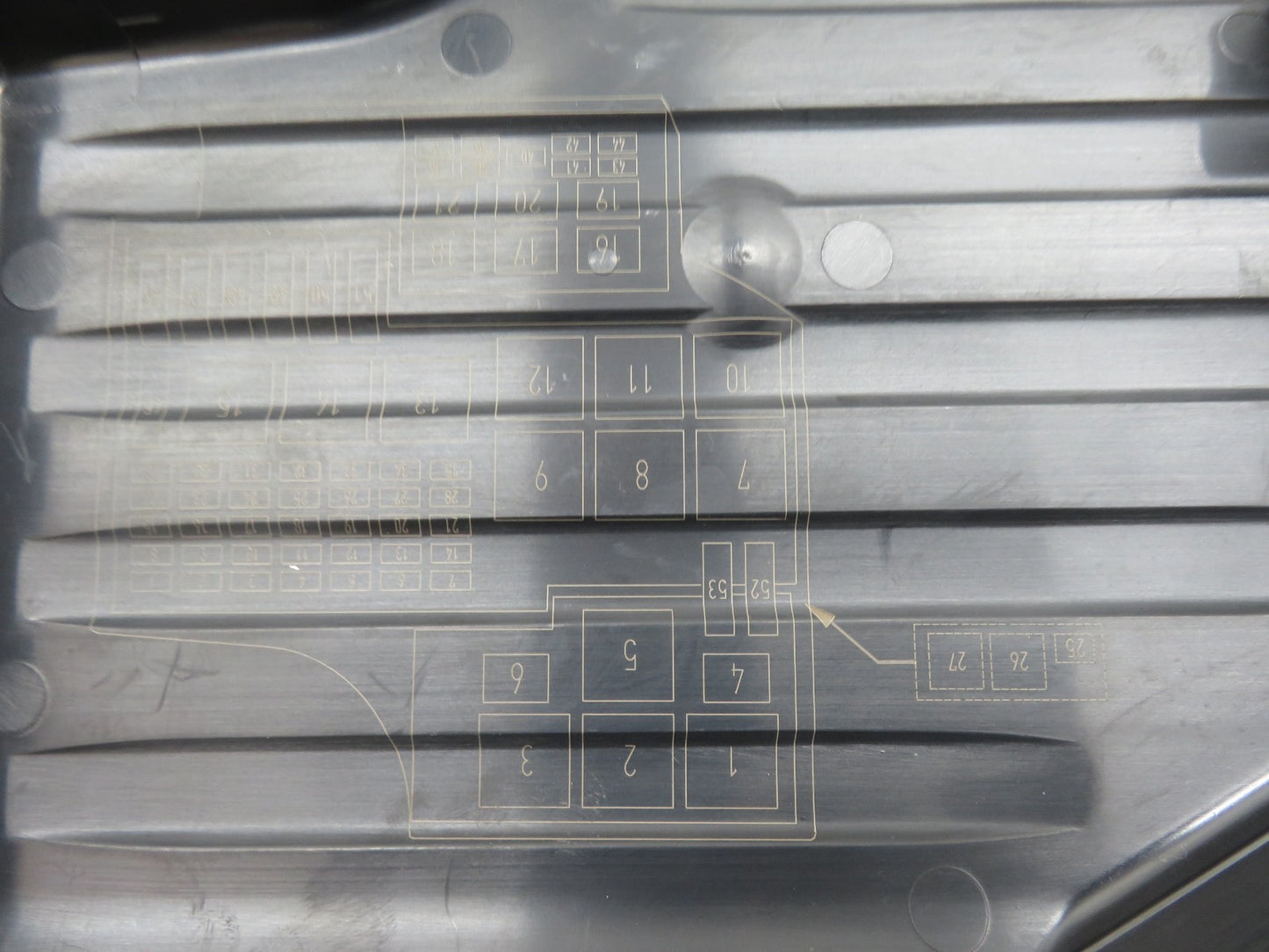 VAUXHALL CORSA ENGINE BAY FUSE BOX COVER TRIM 09115986 2000-2006 1530-3