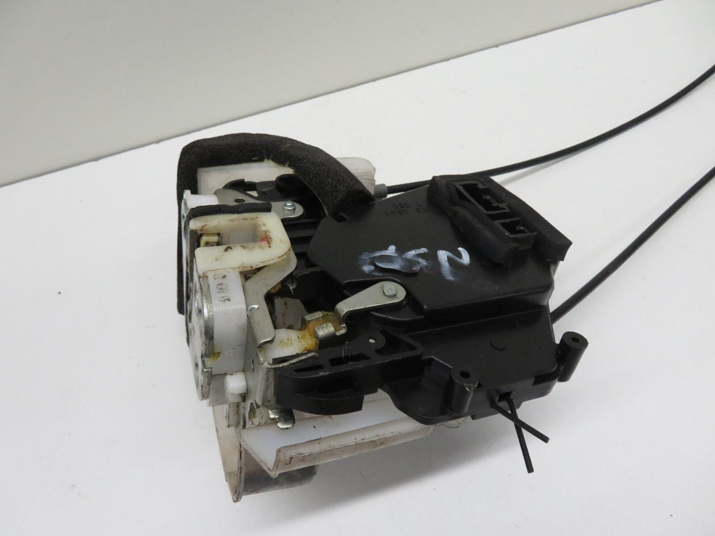 SUBARU FORESTER NSF PASSENGER FRONT DOOR LOCK CATCH 2008-2013 A601-17