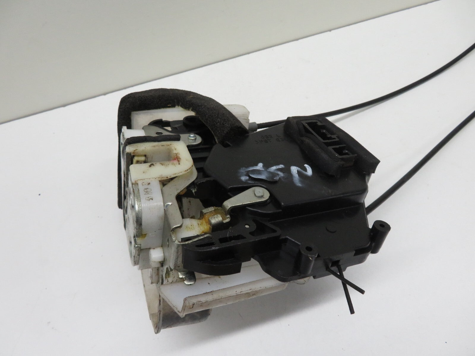 SUBARU FORESTER NSF PASSENGER FRONT DOOR LOCK CATCH 2008-2013 A601-17