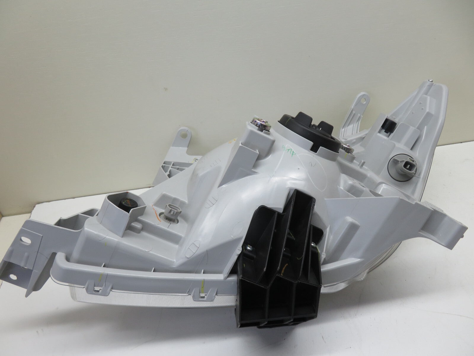 OS DRIVER SIDE HEADLIGHT FOR TOYOTA HILUX 81110-0K180 2009-2015