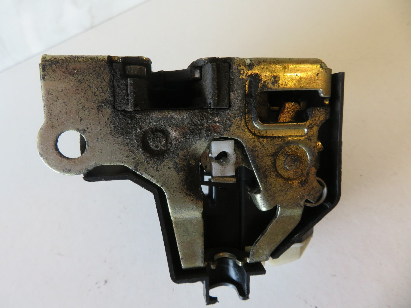 RENAULT CLIO MK2 NS PASSENGER DOOR LOCK CATCH 2000-2006 AMS1700