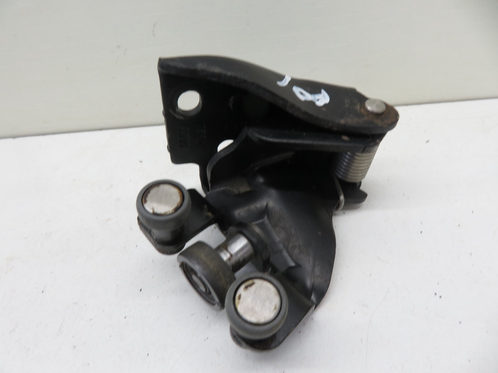 PEUGEOT BIPPER NS SLIDING DOOR MIDDLE ROLLER HINGE 2008-2015 1734-18