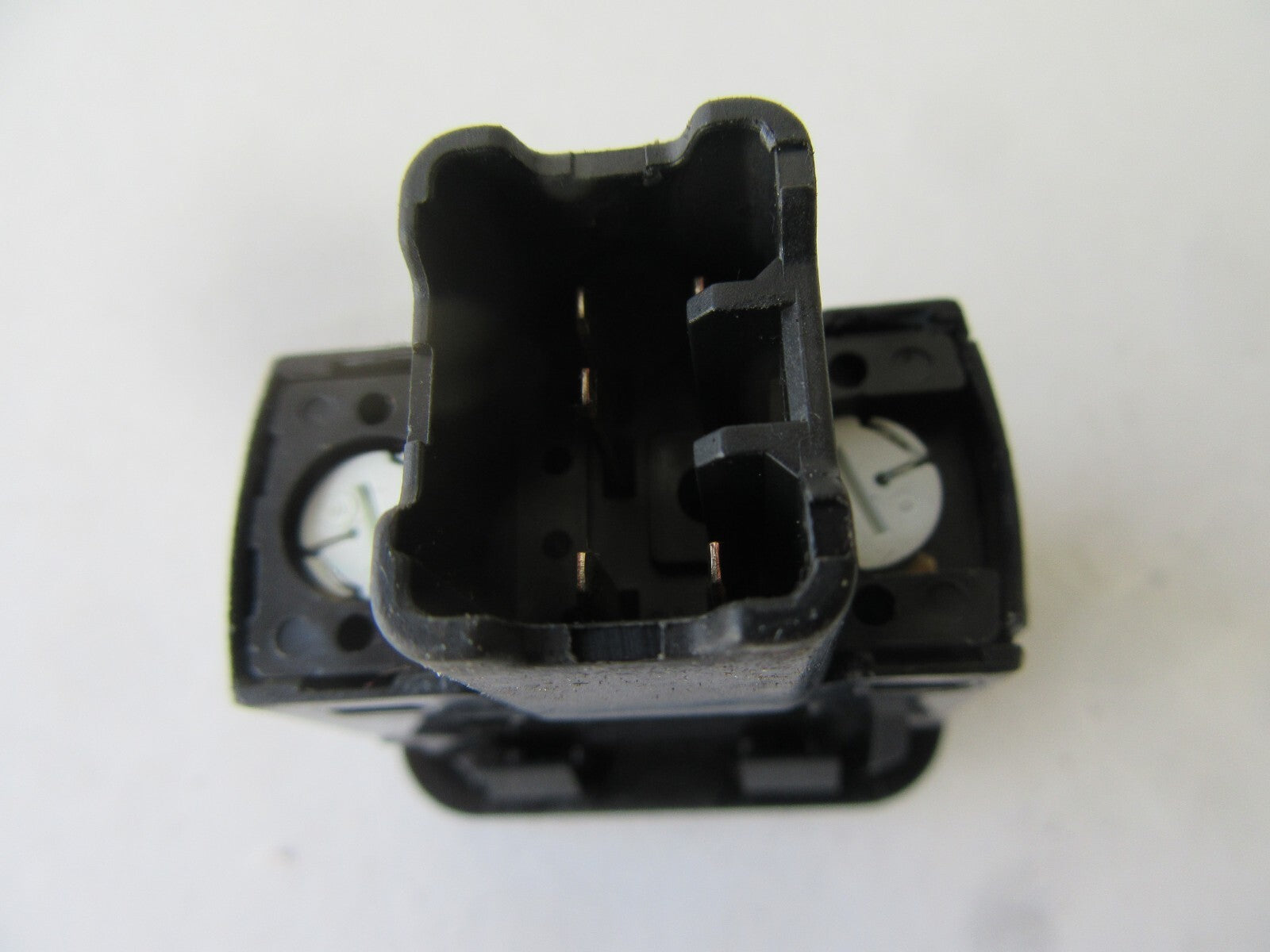 DAIHATSU YRV REAR WINDOW DEMIST SWITCH 2000-2005 HW03