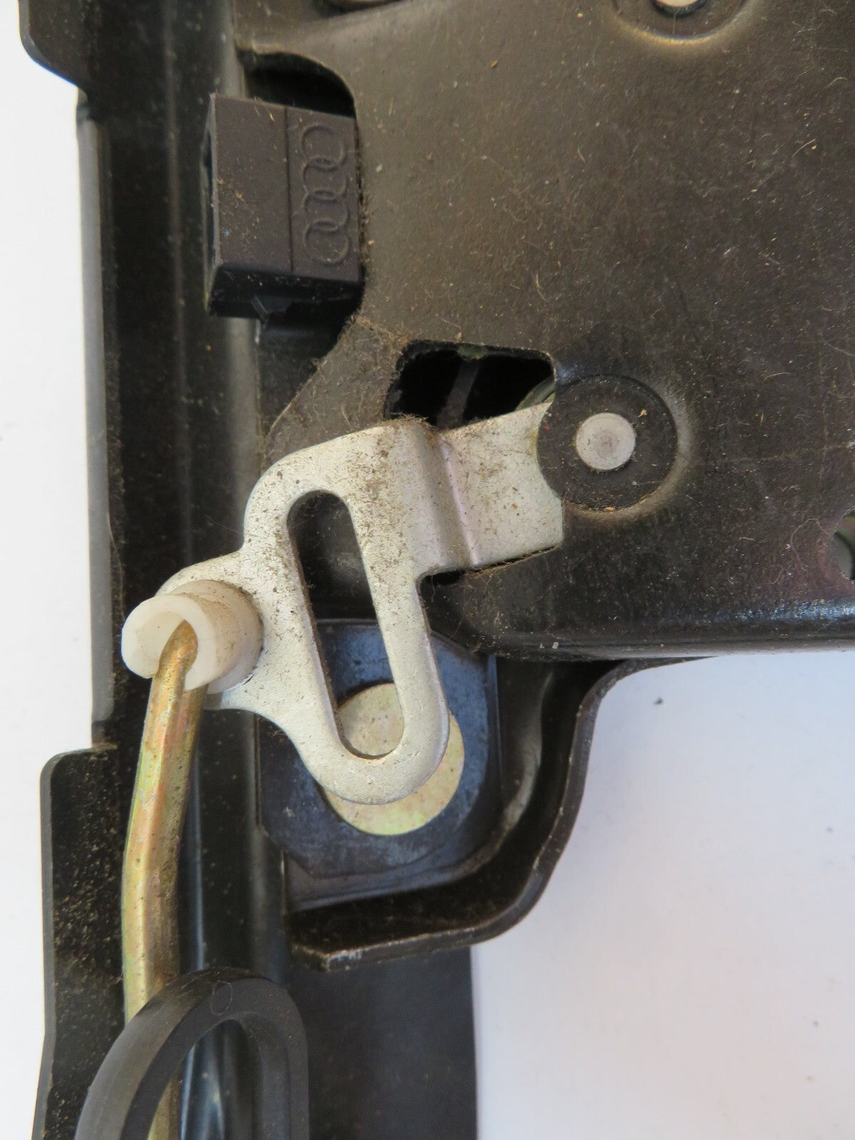 AUDI TT MK1 BOOT LOCK CATCH 8n0827505c 1998-2004 B6