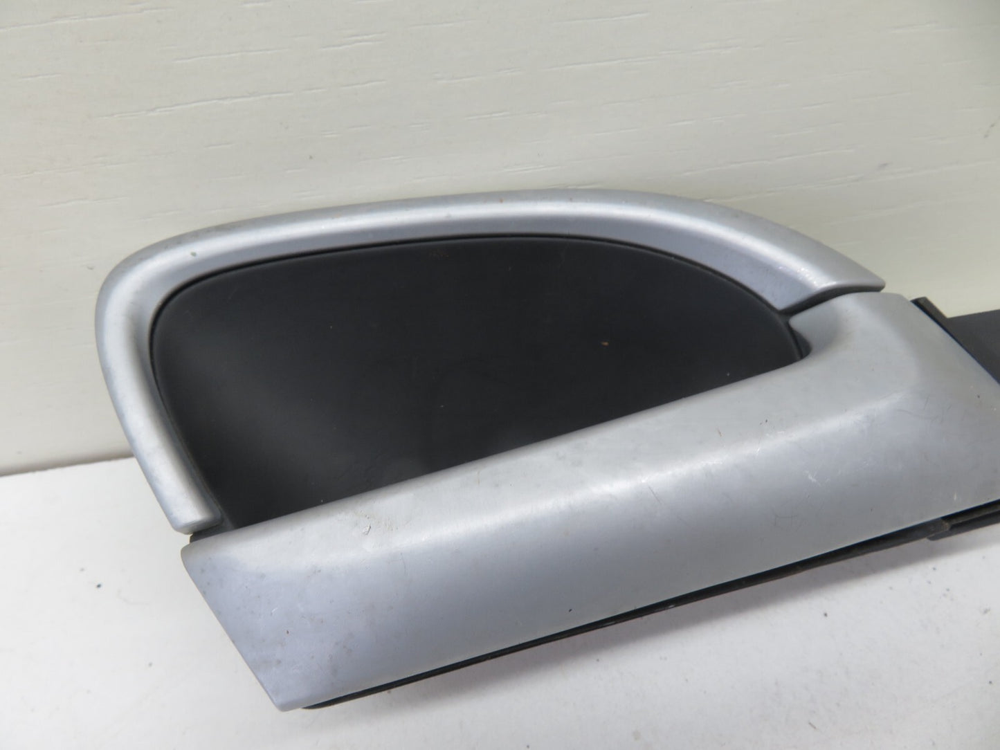 PORSCHE CAYENNE 955 OS DRIVER REAR INTERIOR DOOR HANDLE  2003-2006 1634-10