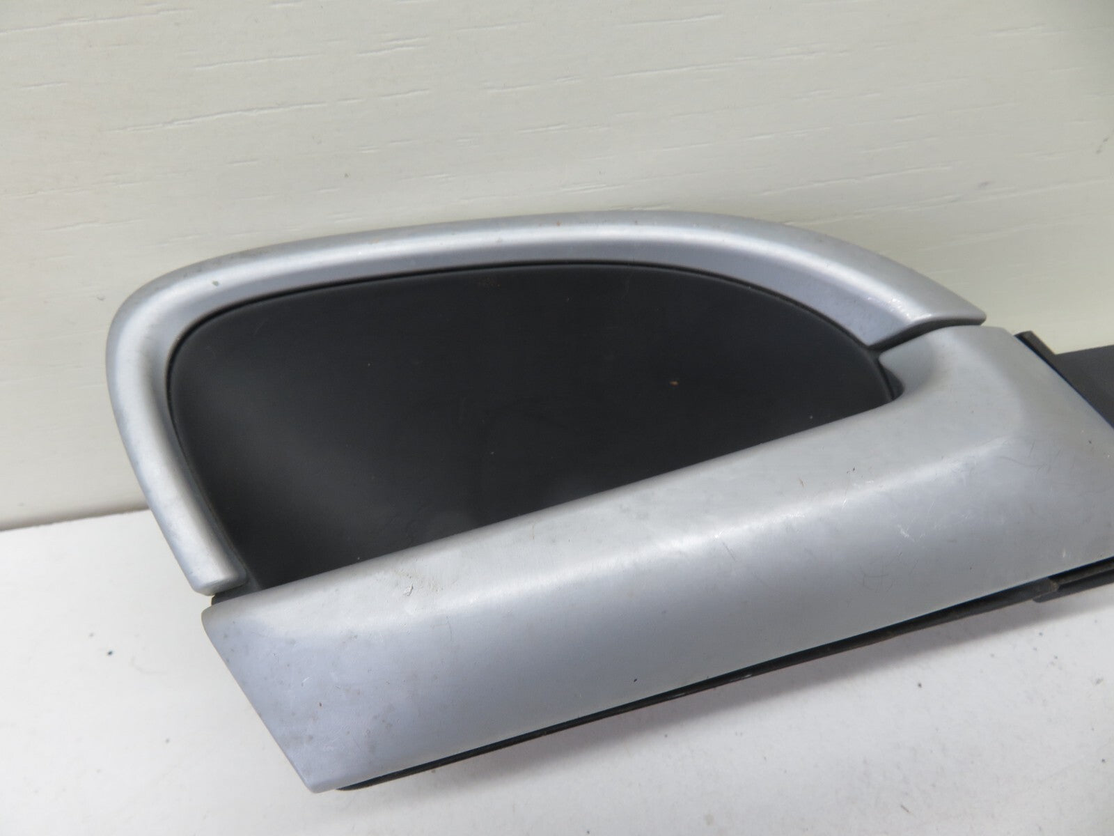 PORSCHE CAYENNE 955 OS DRIVER REAR INTERIOR DOOR HANDLE  2003-2006 1634-10