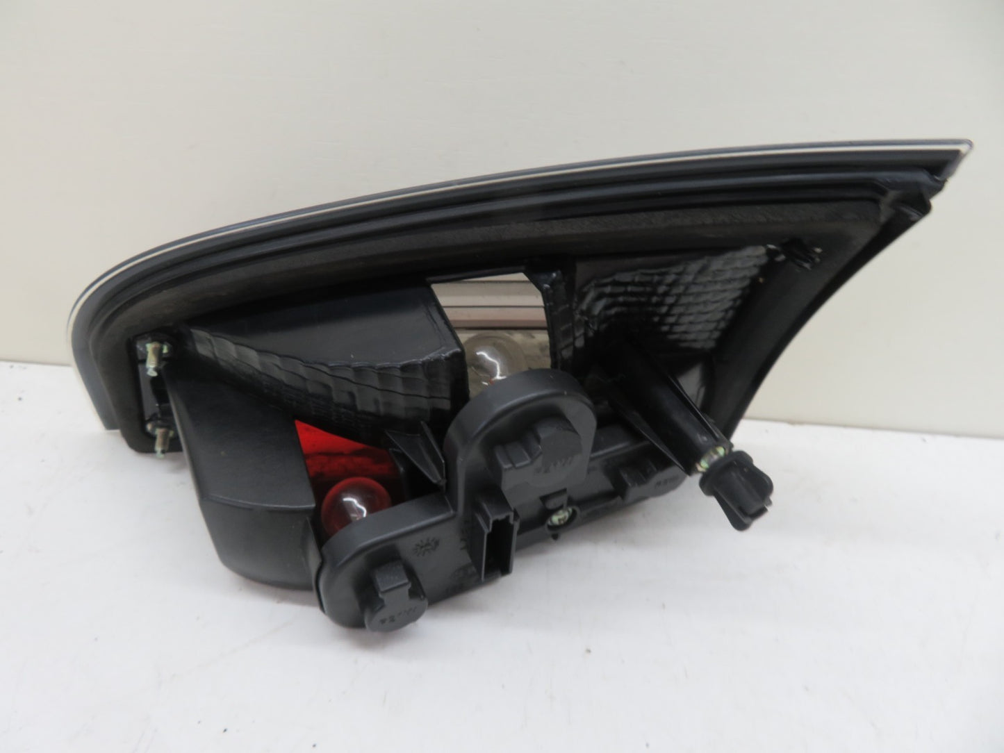 FORD S MAX NS PASSENGER REAR INNER TAIL LIGHT 6M21-13A603-AK 2006-2010 1302-2