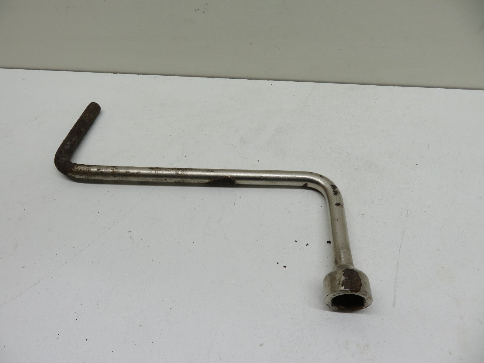 BMW E36 WHEEL NUT BRACE TOOL 1991-1998 B1658-3