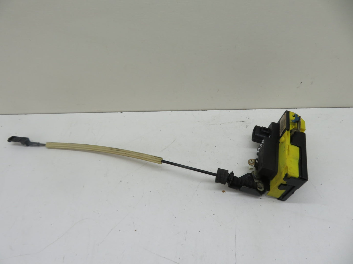 VOLVO V70 MK2 NSF PASSENGER FRONT DOOR LOCK CATCH 2000-2007 1241-4