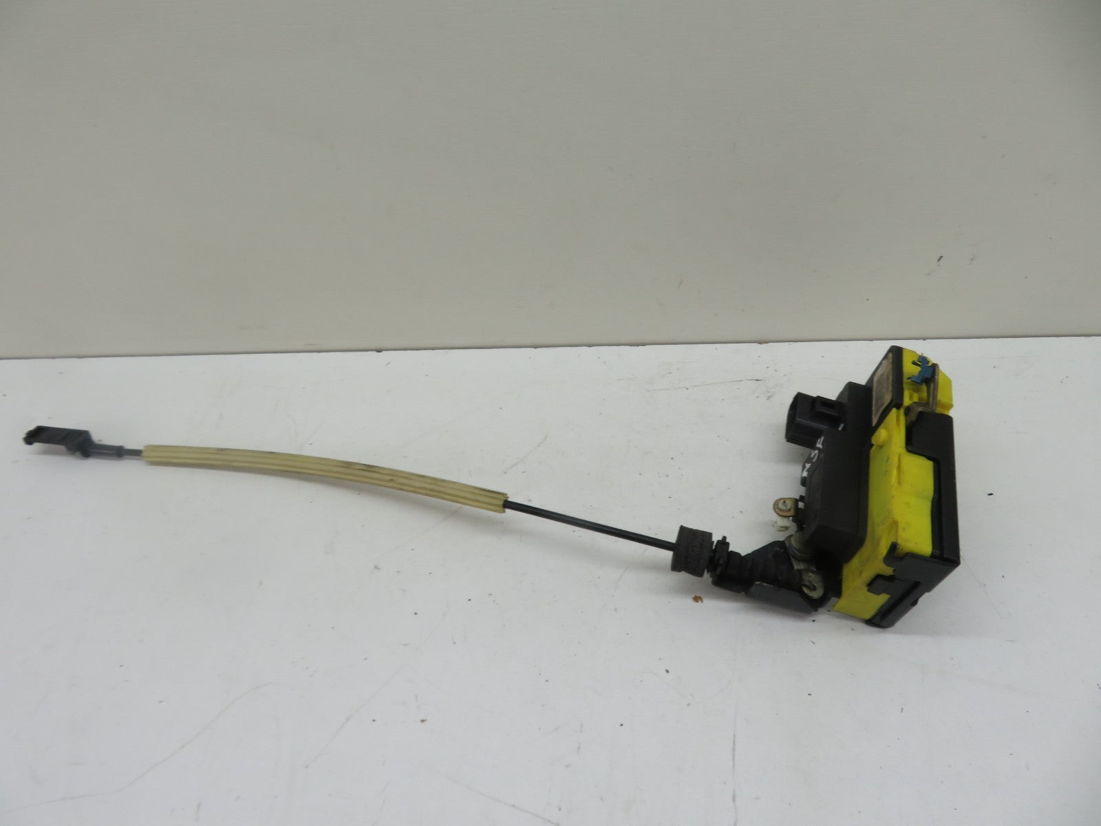 VOLVO V70 MK2 NSF PASSENGER FRONT DOOR LOCK CATCH 2000-2007 1241-4