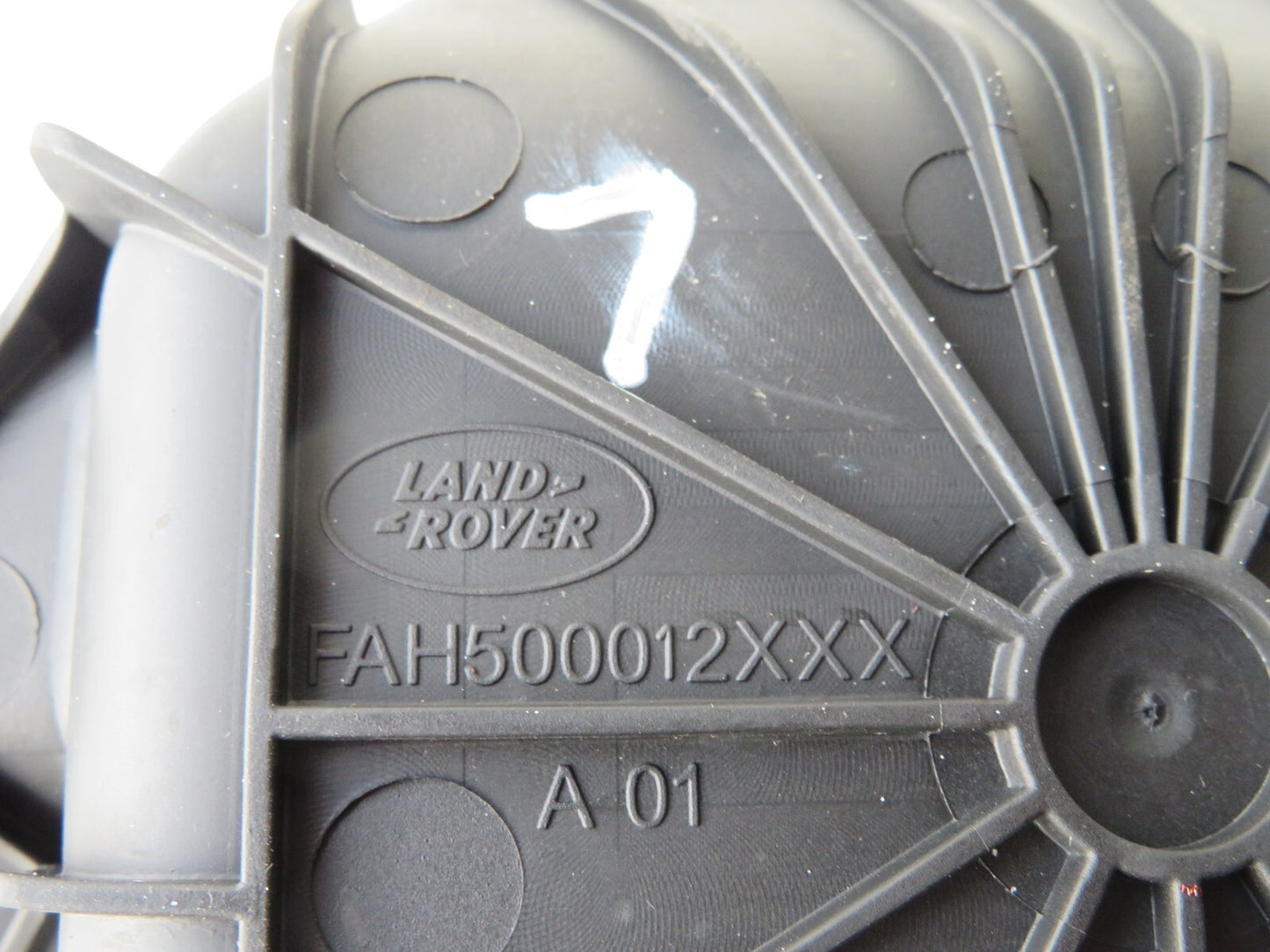 LAND ROVER DISCOVERY 3 CENTRE CONSOLE RUBBER INSERT FAH500012 2005-09 AMS1115-7