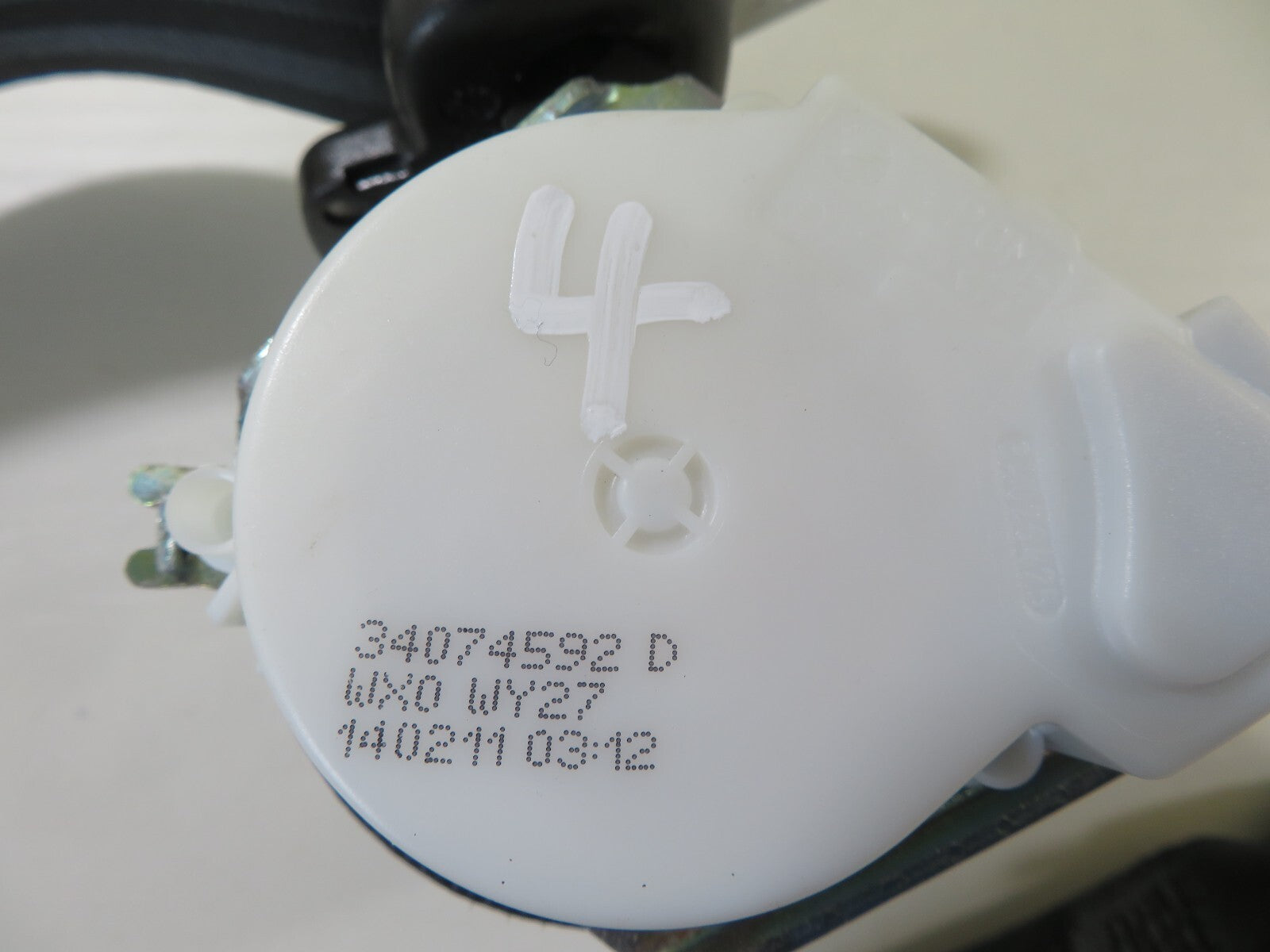 FORD C MAX GRAND 2RD ROW MIDDLE SEAT BELT AM51-U611B68-AH3YYW 2011-2015 1037-4