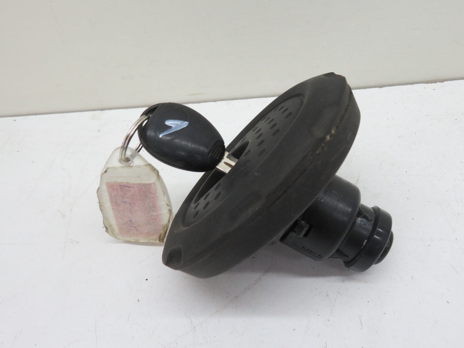 LAND ROVER FREELANDER 1 FUEL CAP WITH KEY 1997-2006 1500-7