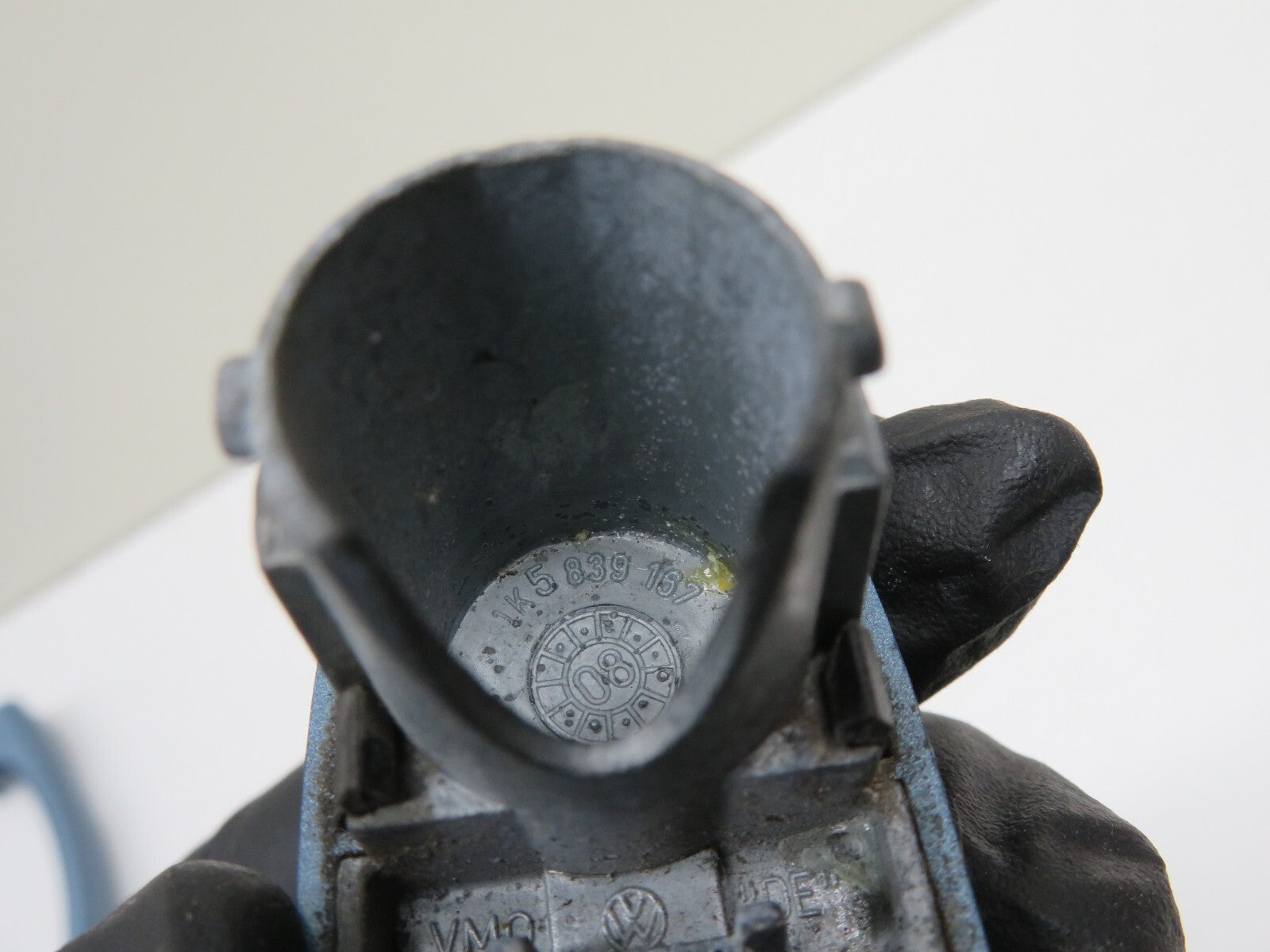 VOLKSWAGEN VW EOS NS PASSENGER EXTERNAL DOOR HANDLE END CAP 2006-2010 1701-25