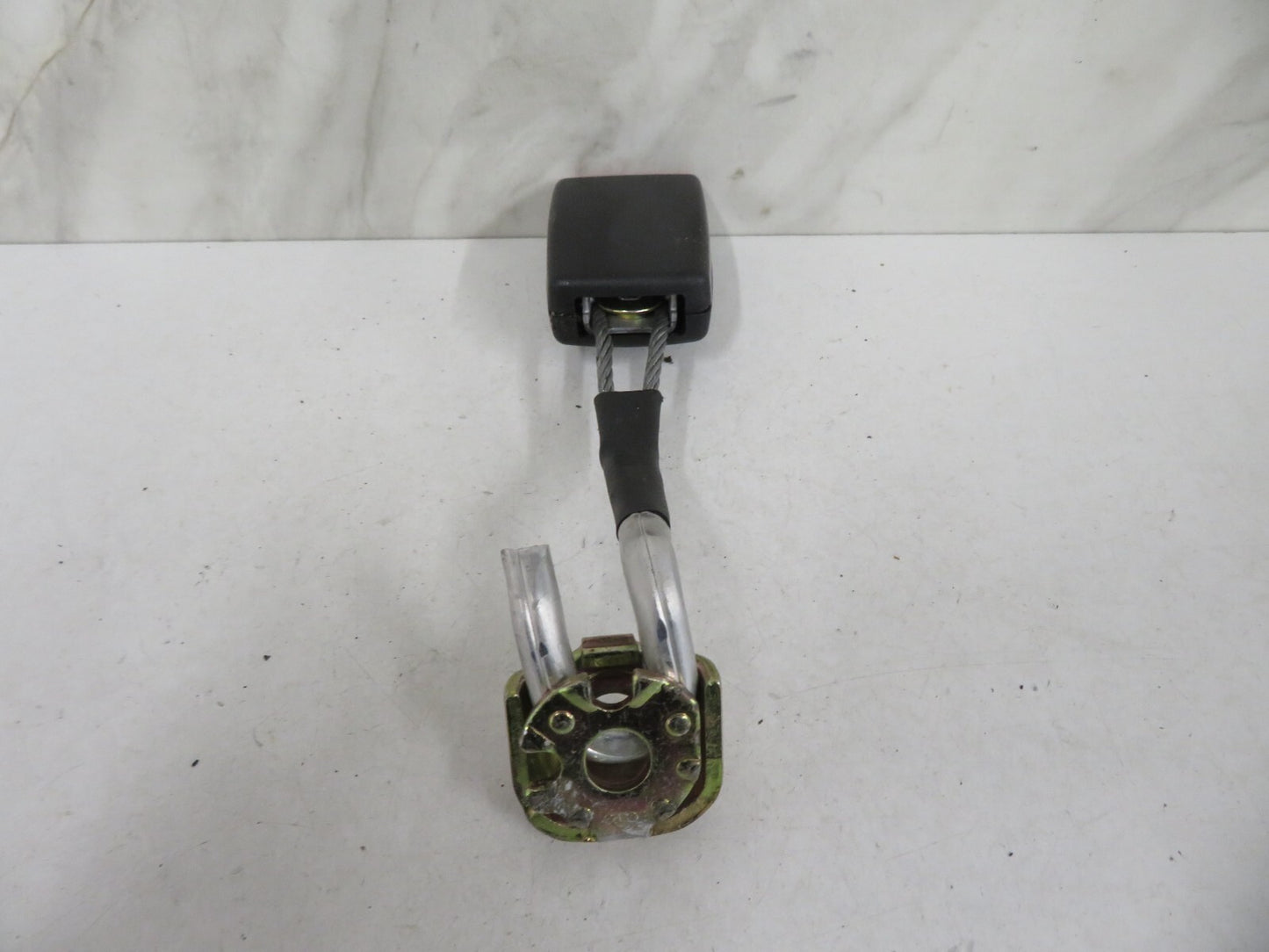 AUDI A8 D2 REAR SEAT BELT BUCKLE 4D0857740 1998-2002 A1652-10