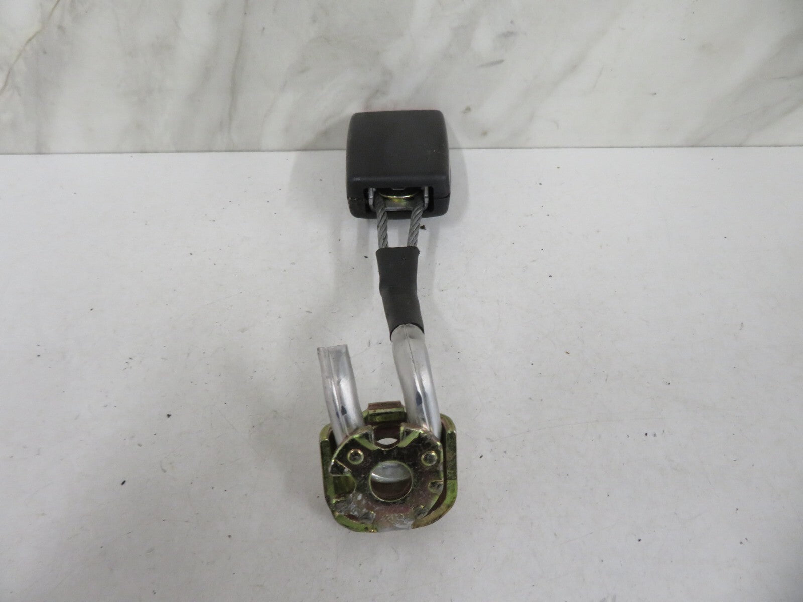 AUDI A8 D2 REAR SEAT BELT BUCKLE 4D0857740 1998-2002 A1652-10