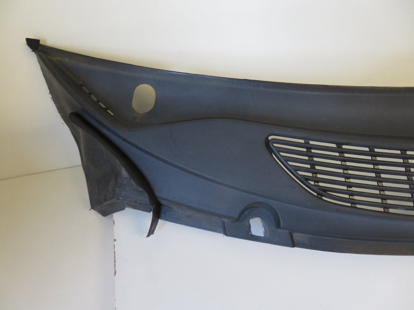 SKODA FABIA MK2 WINDSCREEN SCUTTLE PANEL TRIM WITH WASHER JETS 2007-2015