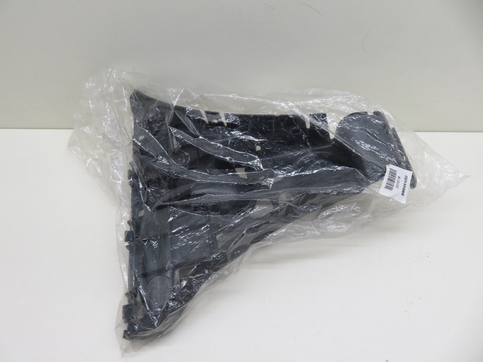 OSR RIGHT REAR BUMPER BRACKET FOR BMW E60 BM0461053 2002-2010