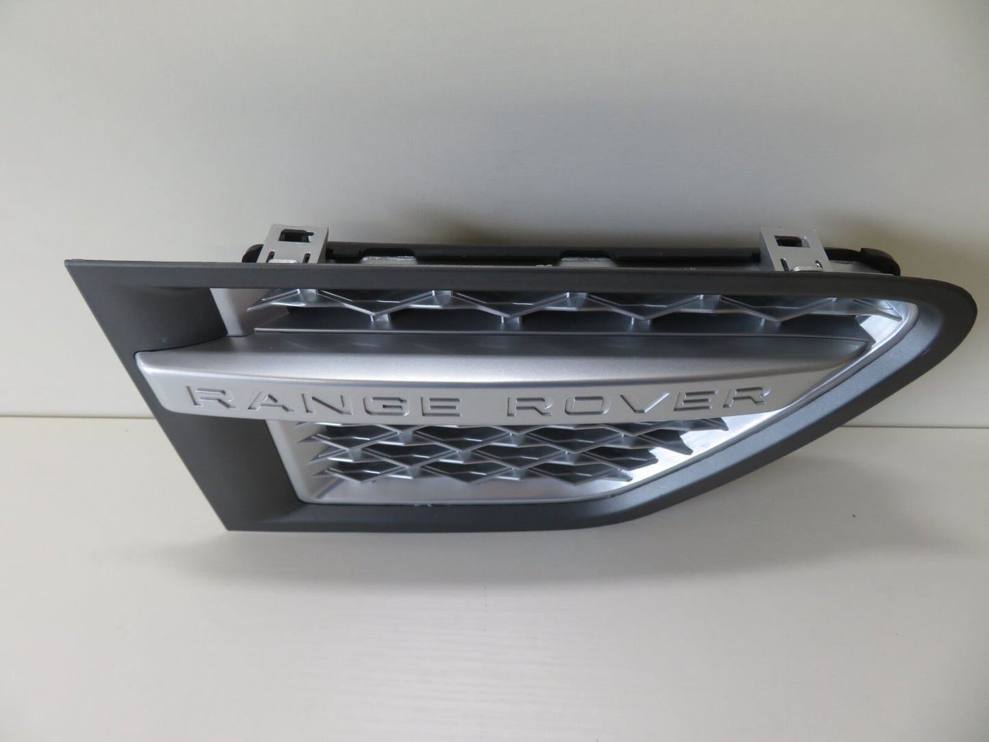 DRIVER FRONT RIGHT SIDE VENT GRILLE FOR RANGE ROVER SPORT L320 LR8021413 09-13