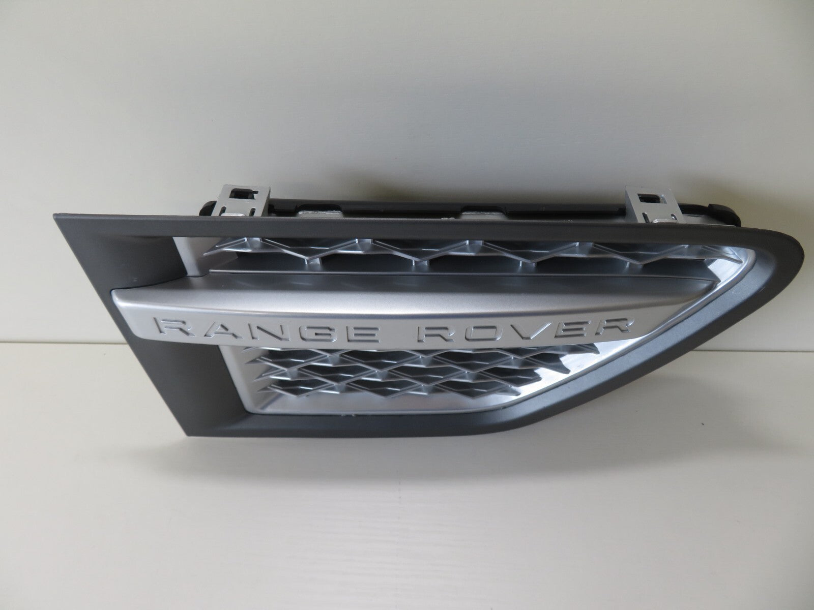 DRIVER FRONT RIGHT SIDE VENT GRILLE FOR RANGE ROVER SPORT L320 LR8021413 09-13