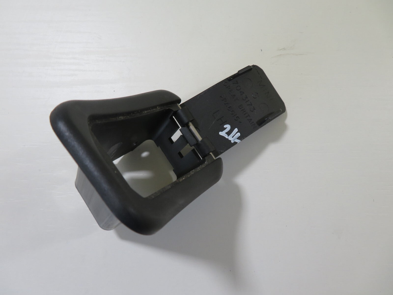 BMW MINI COOPER R50 R52 REAR SEAT ISOFIX COVER TRIM 7043173 2001-2006 1325-24