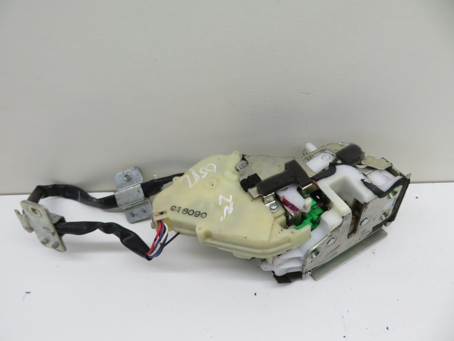 HONDA CRV MK2 OSR DOOR LOCK CATCH RIGHT REAR 2002-2006 1651-22