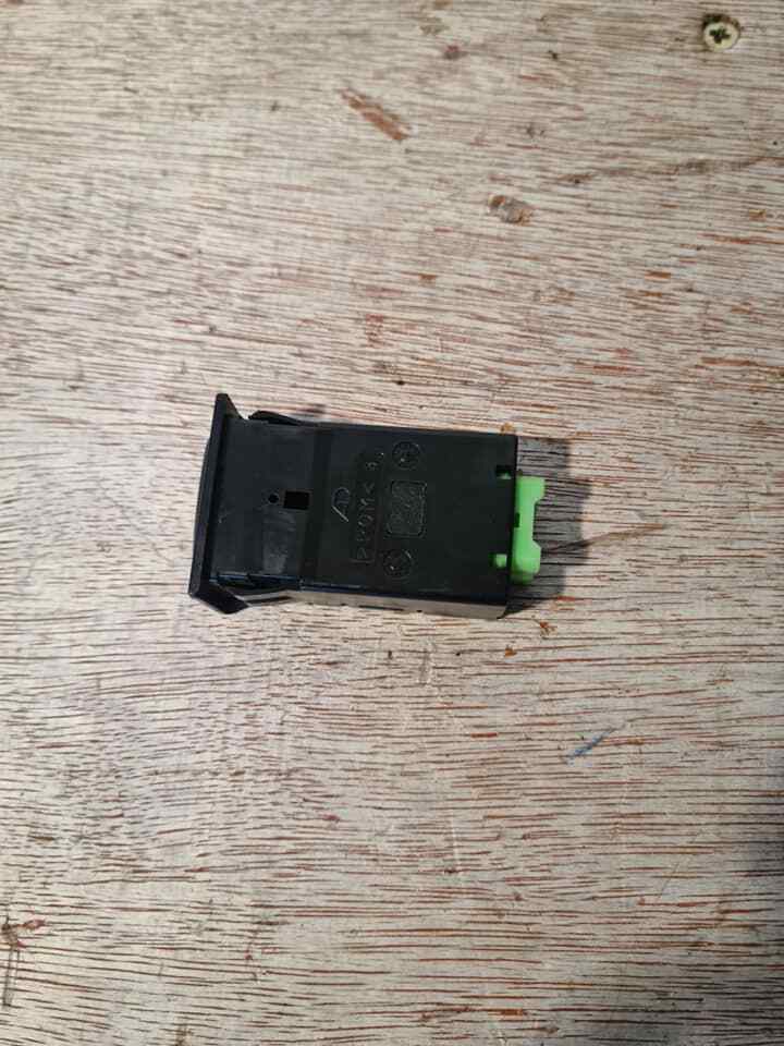 SUZUKI SWIFT GLS REAR DEMISTER SWITCH 1998-2003 HW02 